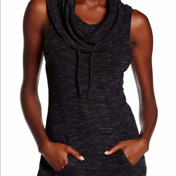 Pullover Tank with Pockets - Picture 2 of 2